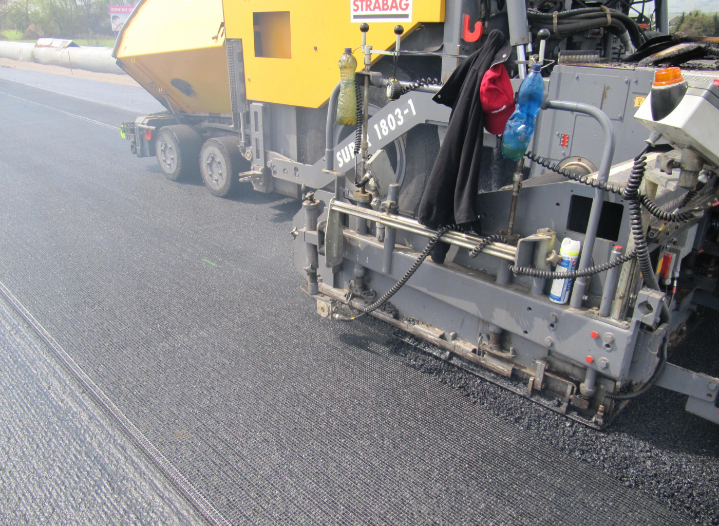 Vystužovanie asfaltových vrstiev vozoviek